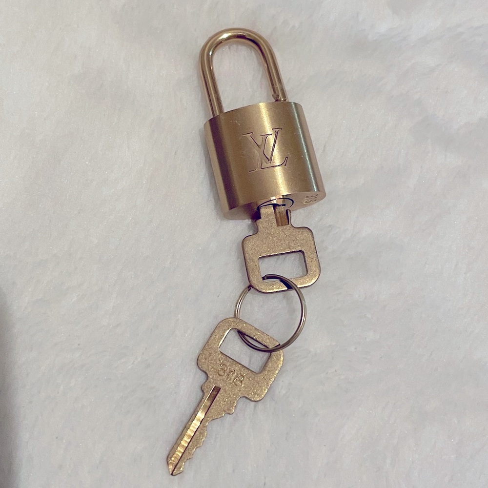Louis Vuitton lock with keys